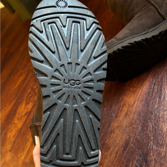 UGG Classic Short II Boots - Picture 4 of 9